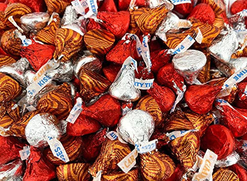 HERSHEY'S Halloween Chocolate Candy Mix - HERSHEY'S KISSES Milk Chocolate, KISSES Caramel, 2 Pound Bag