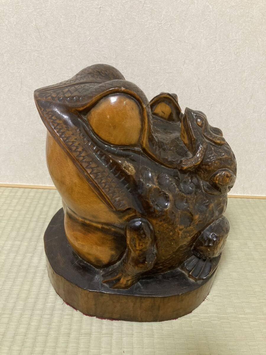 Amazon.co.jp: 古い親子蛙縁起置物木彫彫刻 303 : ホーム＆キッチン