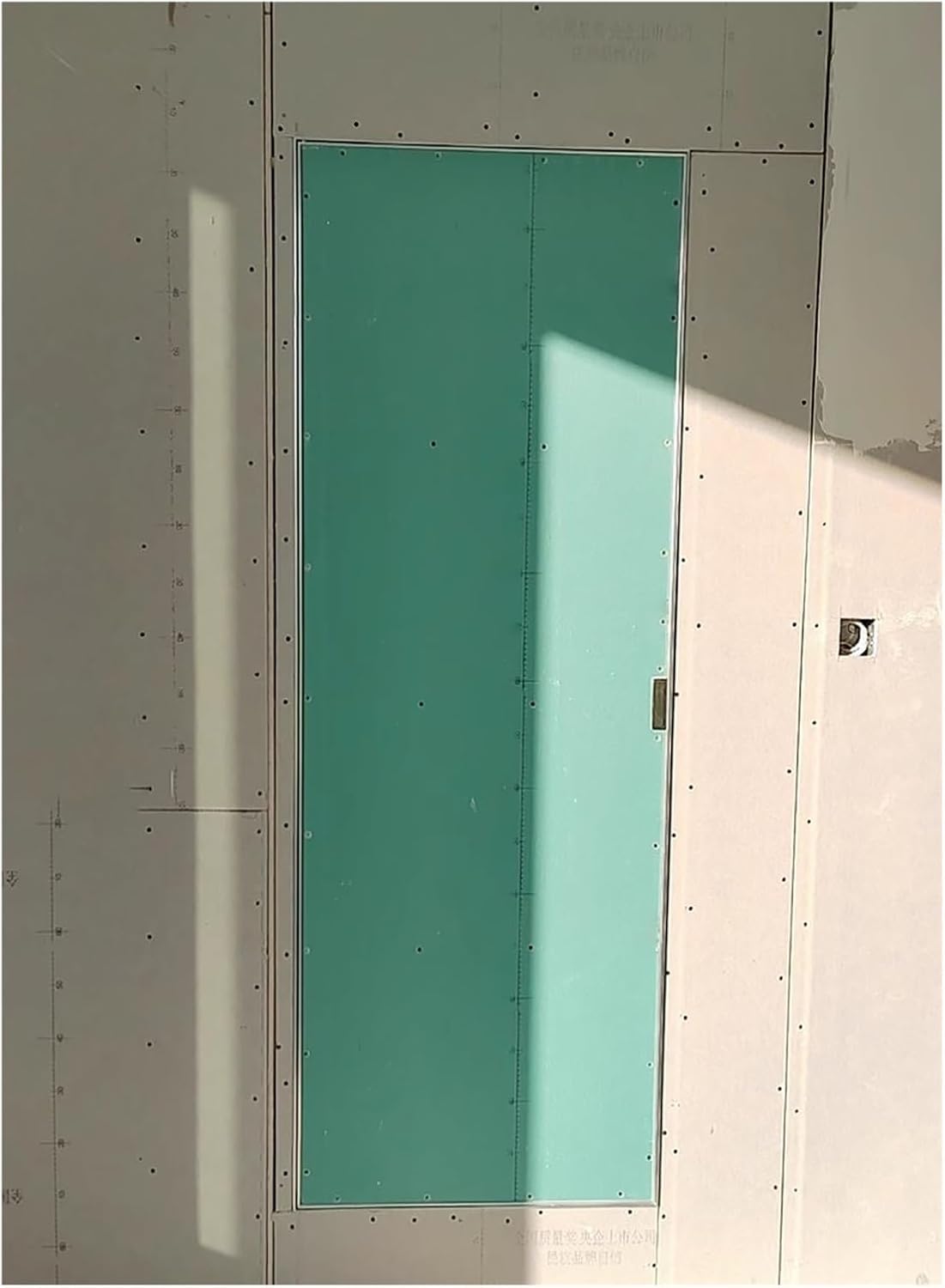 Couvercle de trou mural et panneau d'accès pour inspection de gaine technique