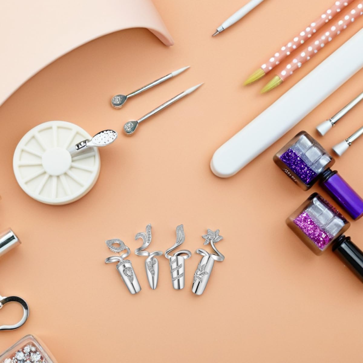 FOMIYES Anello Aperto per Unghie Donna con Pietre Brillanti in Lega 4 Pezzi | Argento, senza Colla, Fissaggio Stabile, per Occasioni Speciali e Feste come Prom e Natale