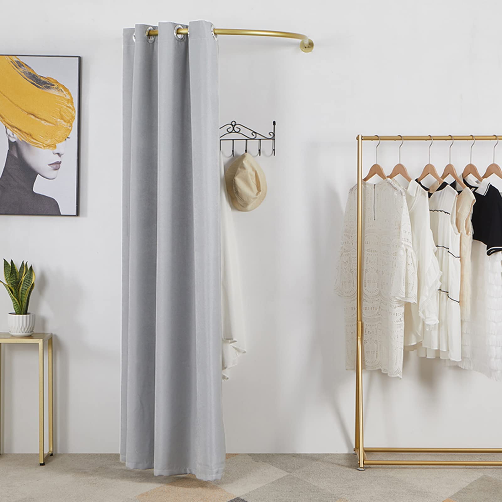 Cabine d'essayage intimiste contre les regards pour vestiaire de magasin