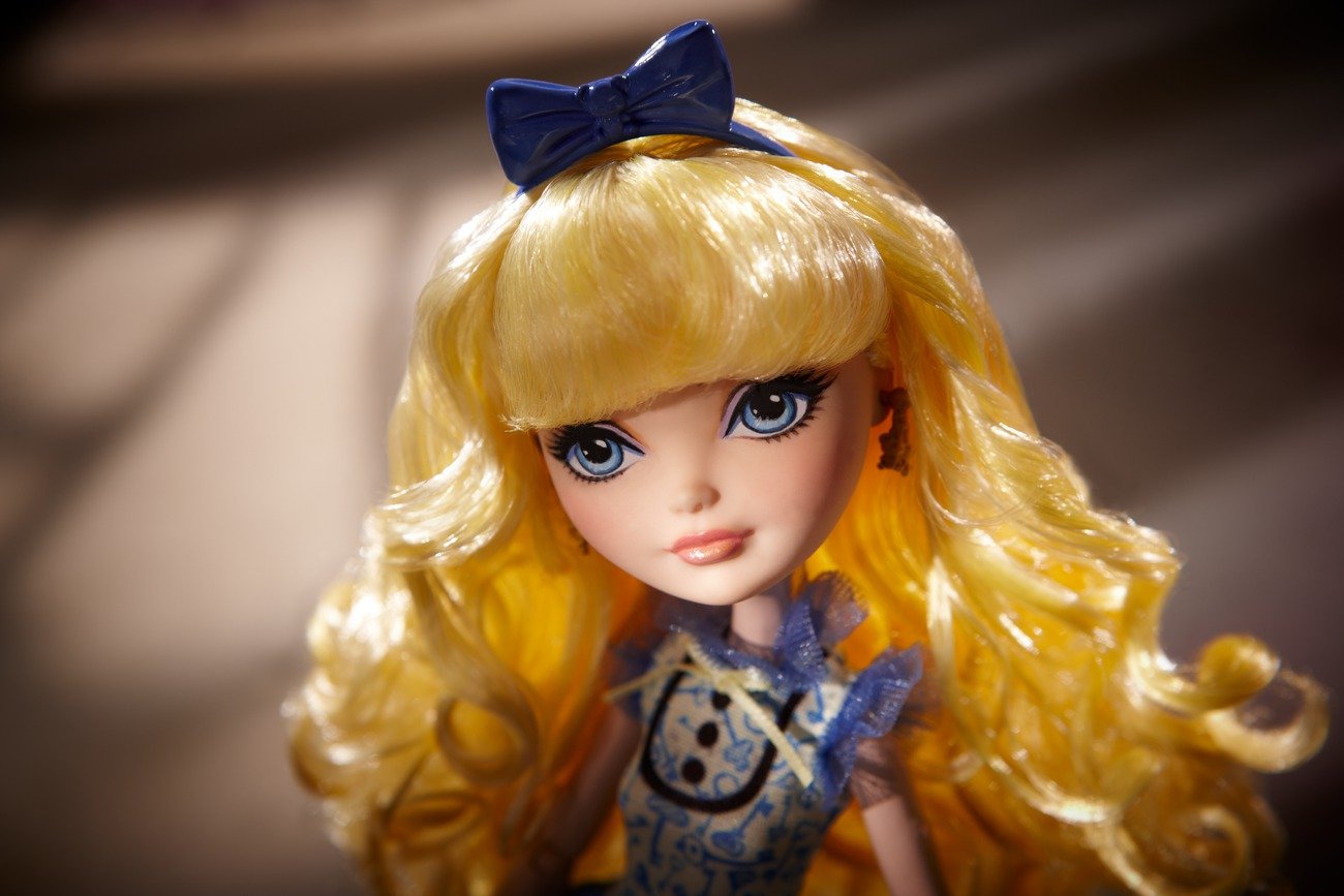 Mattel BJG93 - Ever After High Royal Blondie Lockes, Puppe