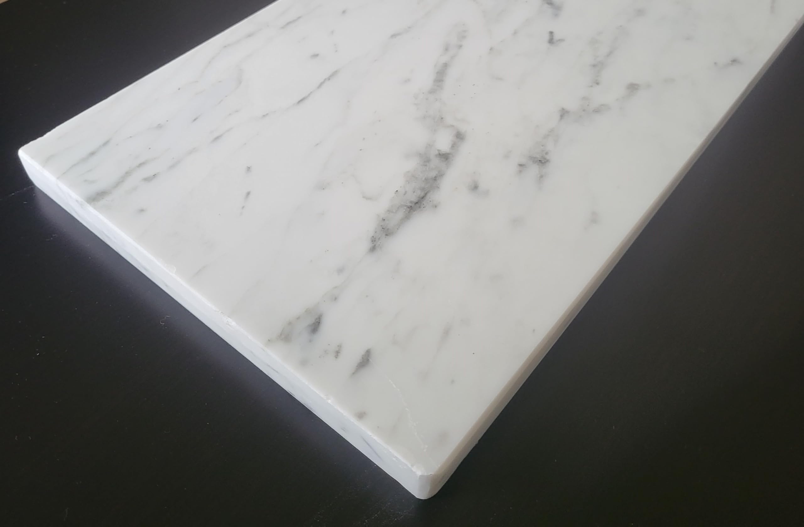Merveille - Repisa Radiador sin Taladrar - Estante de Mármol Carrara Natural - Grosor 20 mm - Resistencia a la Humedad + Calor, 100°C - 60 x 20 cm
