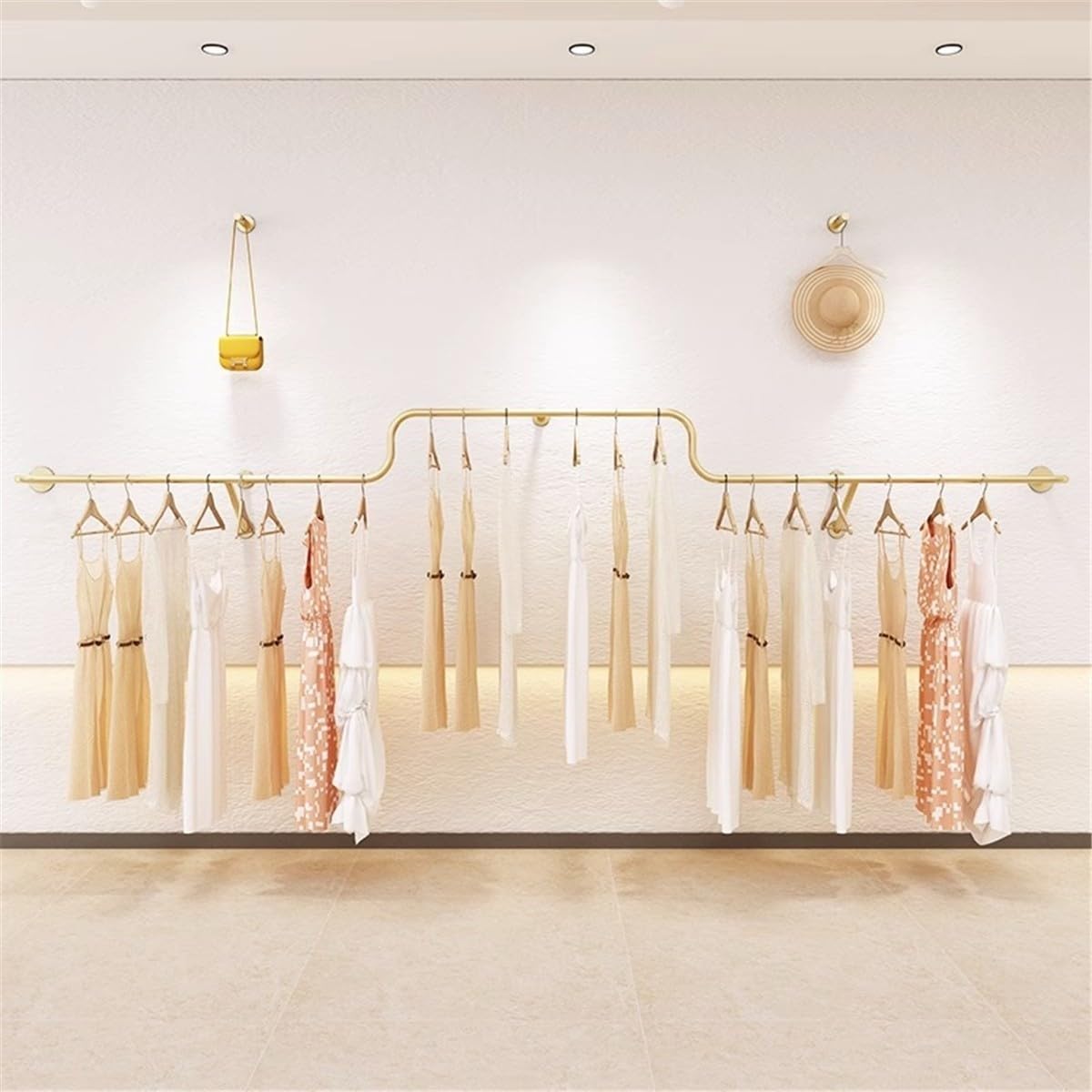Perchero de pared organizador de ropa industrial moderno para optimizar espacio en tiendas