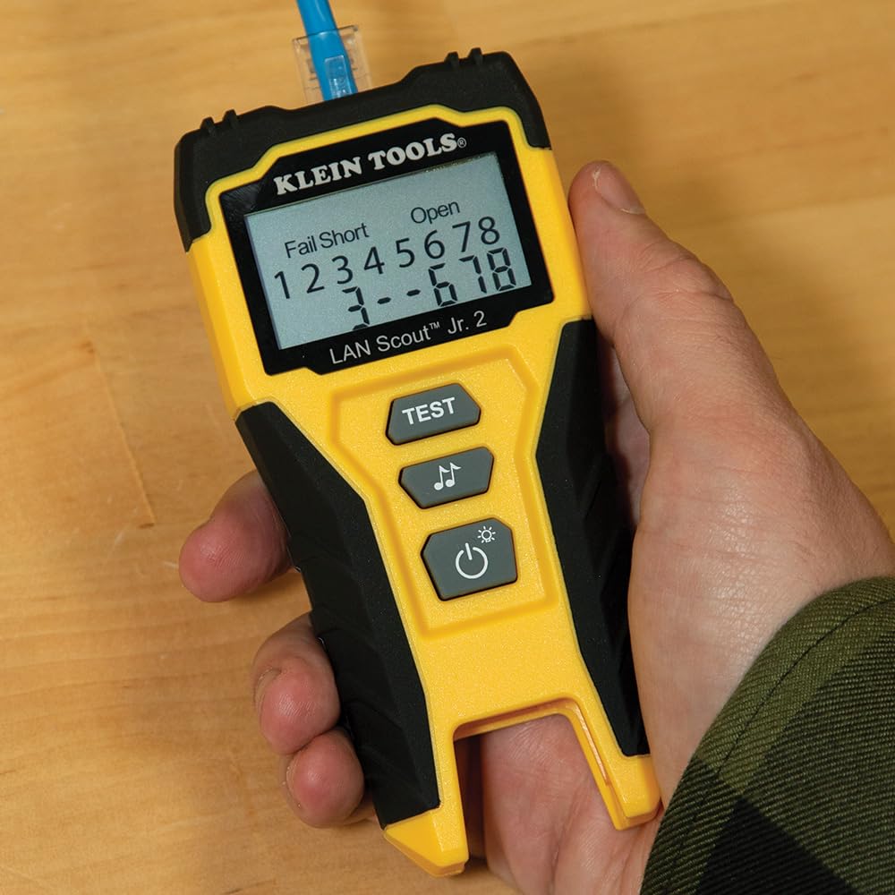 Klein Tools VDV526‑200E | V LAN Scout Jr. 2 Kabeltester | Für Cat 3–7 Netzwerkkabel | RJ45 Test & Toner | LCD mit Hintergrundbeleuchtung | Remote & Batterien inkl | Kompaktes robustes Design