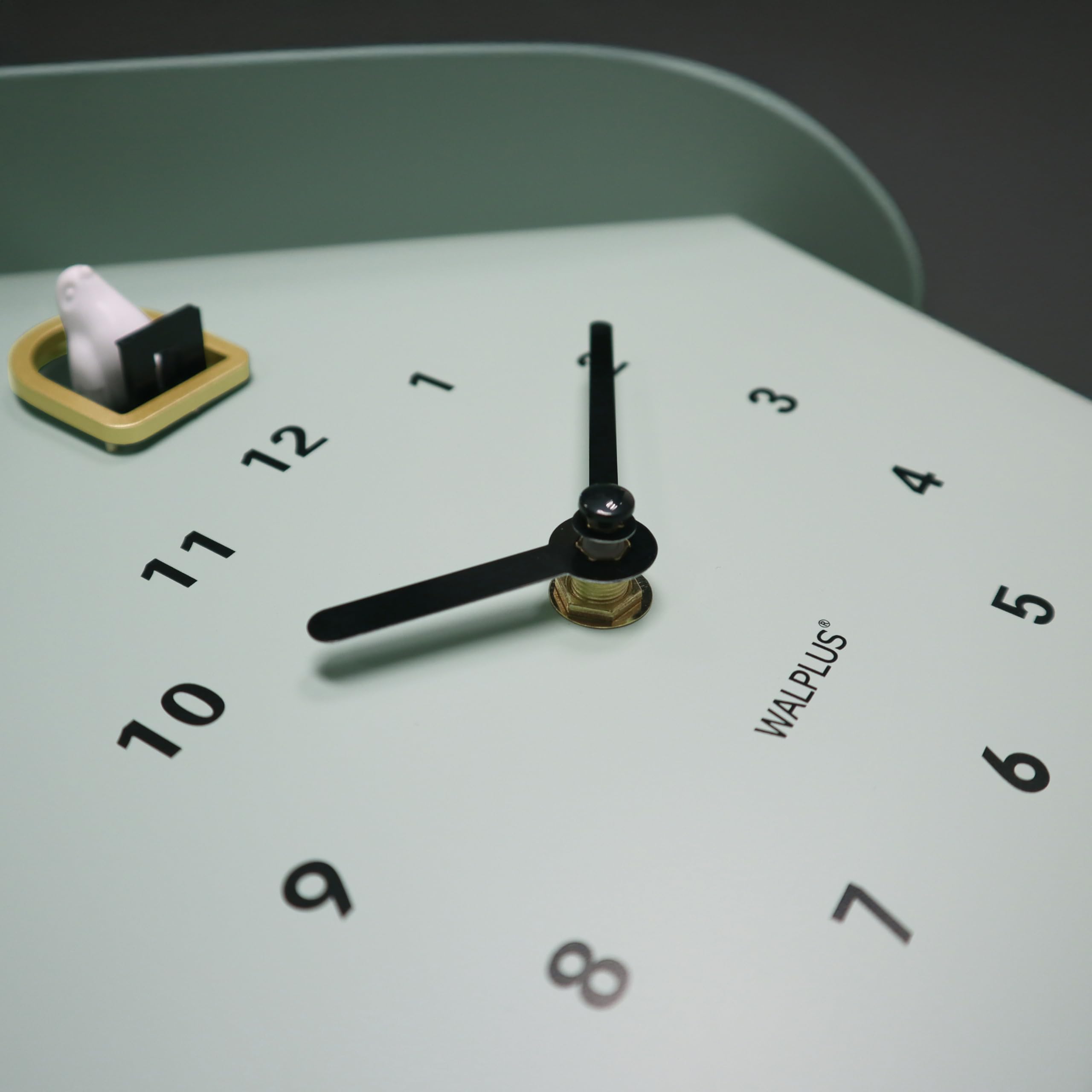 WALPLUS Kuckucksuhr Modern mit Pendel Stilvolle Cuckoo Clock für Kinderzimmer und Wohnzimmer Batteriebetriebene Wanduhr mit Vogel Ideal als Kuckucksuhr Kinder und Moderne Dekoration