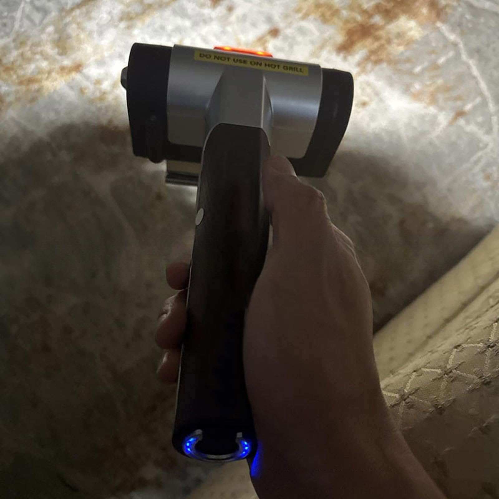 Elektryczny środek do czyszczenia grilla Wirująca szczotka do grilla Bezprzewodowa elektryczna szczotka do grilla z wyjmowanym bębnem ze stali nierdzewnej ze światłem LED