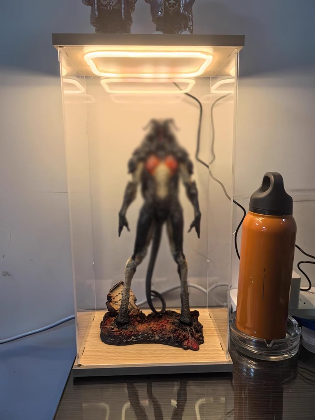 Vitrine Hohe Schmale Acrylvitrine mit Led, Klare Acrylvitrine für Sammlerstücke, Miniaturfiguren/Modellautos Staubdichte Kunststoffbox(40x40x20cm(16"x16"x8"))