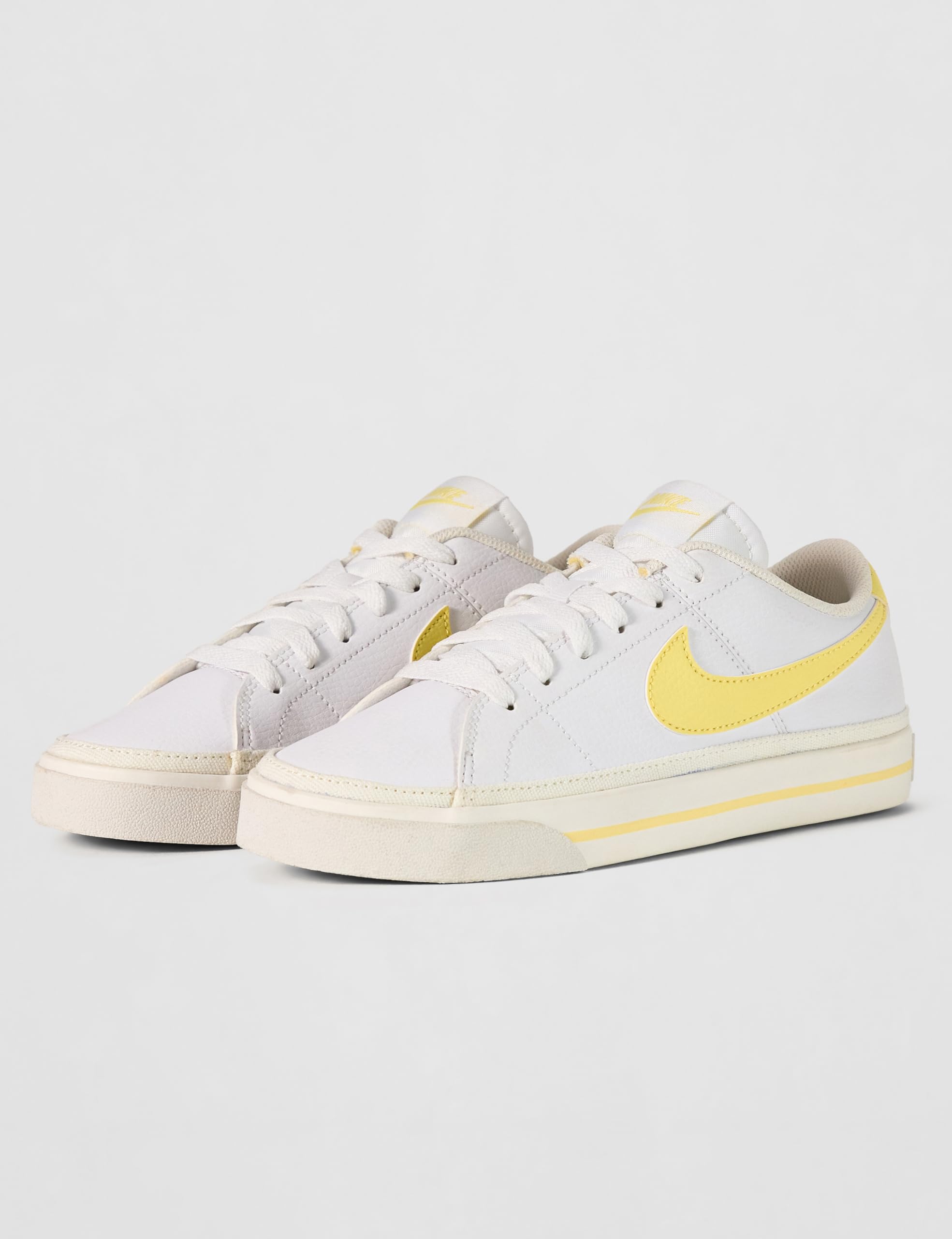 Nike Zapatos Court Legacy Next Nature para Mujer, Blanco/Amarillo Suave/Vela, 44 EU