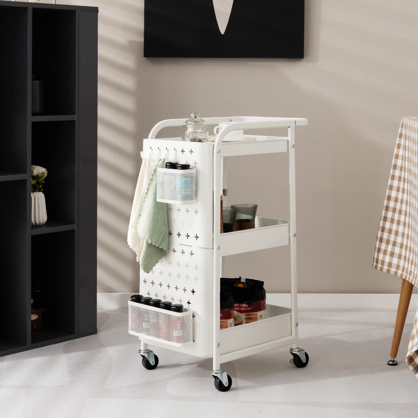Giantex Carrello Mobile in Metallo a 3 Livelli, Carrello con Bordo di Pin, Cestini di Stoccaggio, Ganci, Carrello di Servizio con 4 Ruote, per Cucina, Bagno, Ufficio, 52x33x75cm