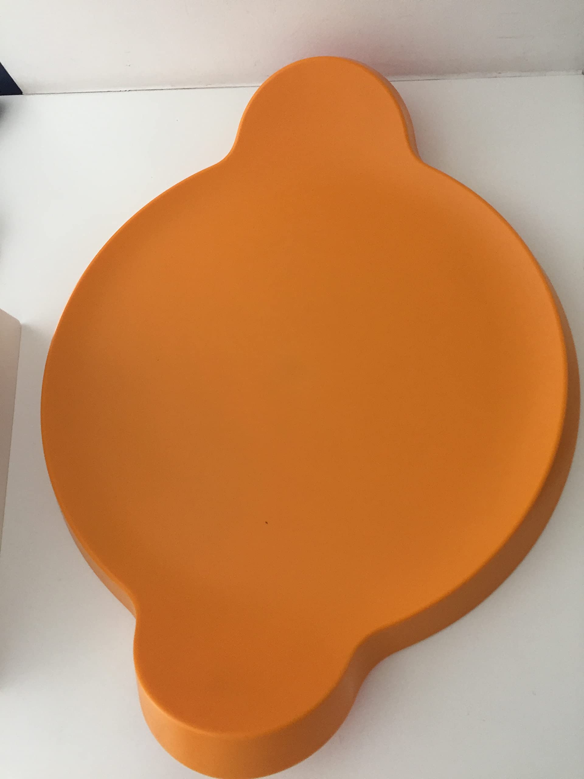 Plateau orange Generico anti-dérapant pour éviter les chutes de verres