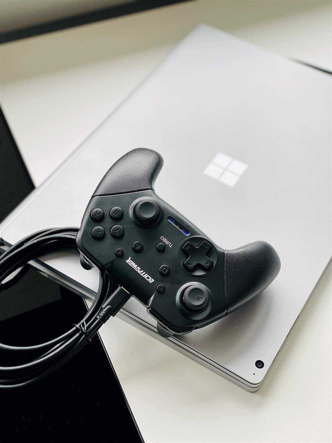 Wicked Chili Zestaw 2 kabli do ładowania PS5-3 m, przedłużacz USB-C - Kabel do szybkiego ładowania do PlayStation 5 Dualsense, Switch Pro, Xbox Series X, kabel do kontrolera Play & Charge (300 cm)