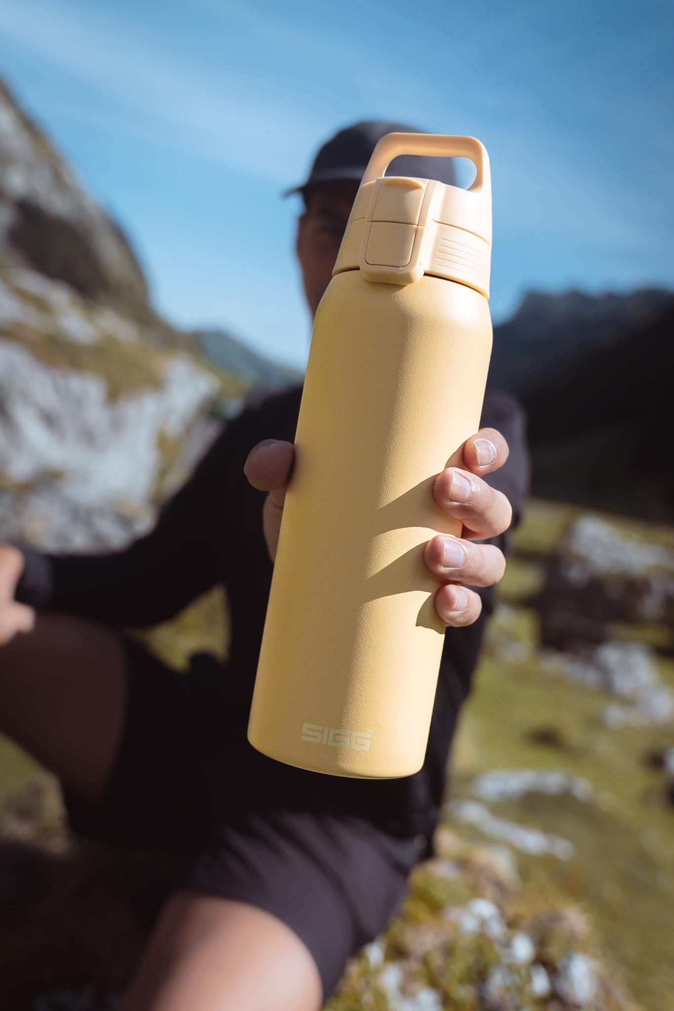 SIGG - Borraccia Termica - Shield Therm One Adatta alle bevande gassate - Ermetica - Lavabile in lavastoviglie - Senza BPA - 90% acciaio inox riciclato- 0,5 L / 0,75L / 1L
