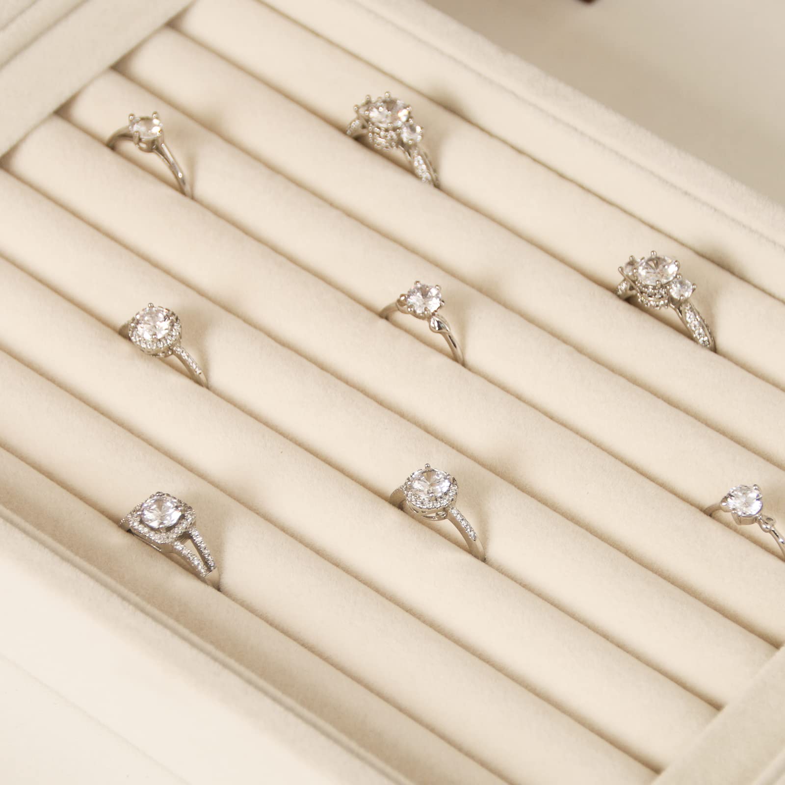 Pangkeep Soporte para anillos, bandeja organizadora de joyas, soportes para vender anillos y pendientes (beige)