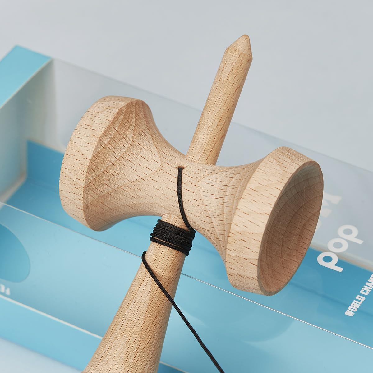 KROM Kendama POP Rubber Hellblau aus zertifiziertem Buchenholz für Anfänger und Profis mit Ersatzschnur