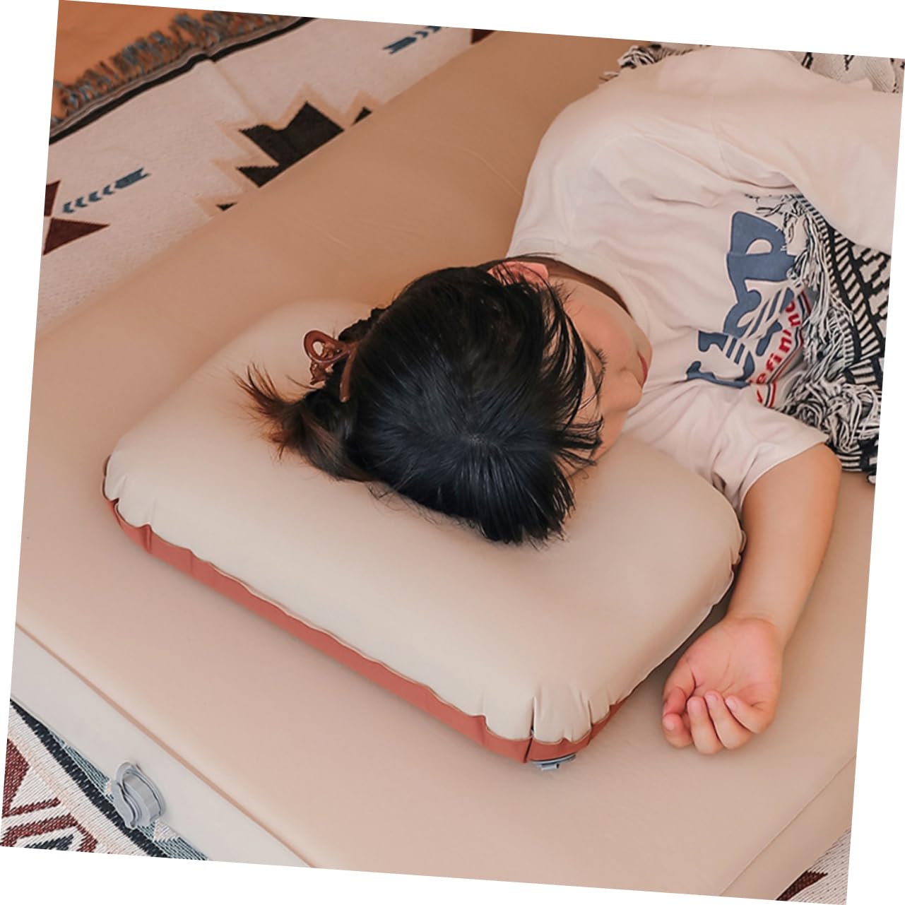 Abaodam Coussin Gonflable Ergonomique pour Camping et Voyage Oreiller Pratique et Confortable Facile à Gonfler Dégonfler Utilisation Intérieure et Extérieure Coloris Beige