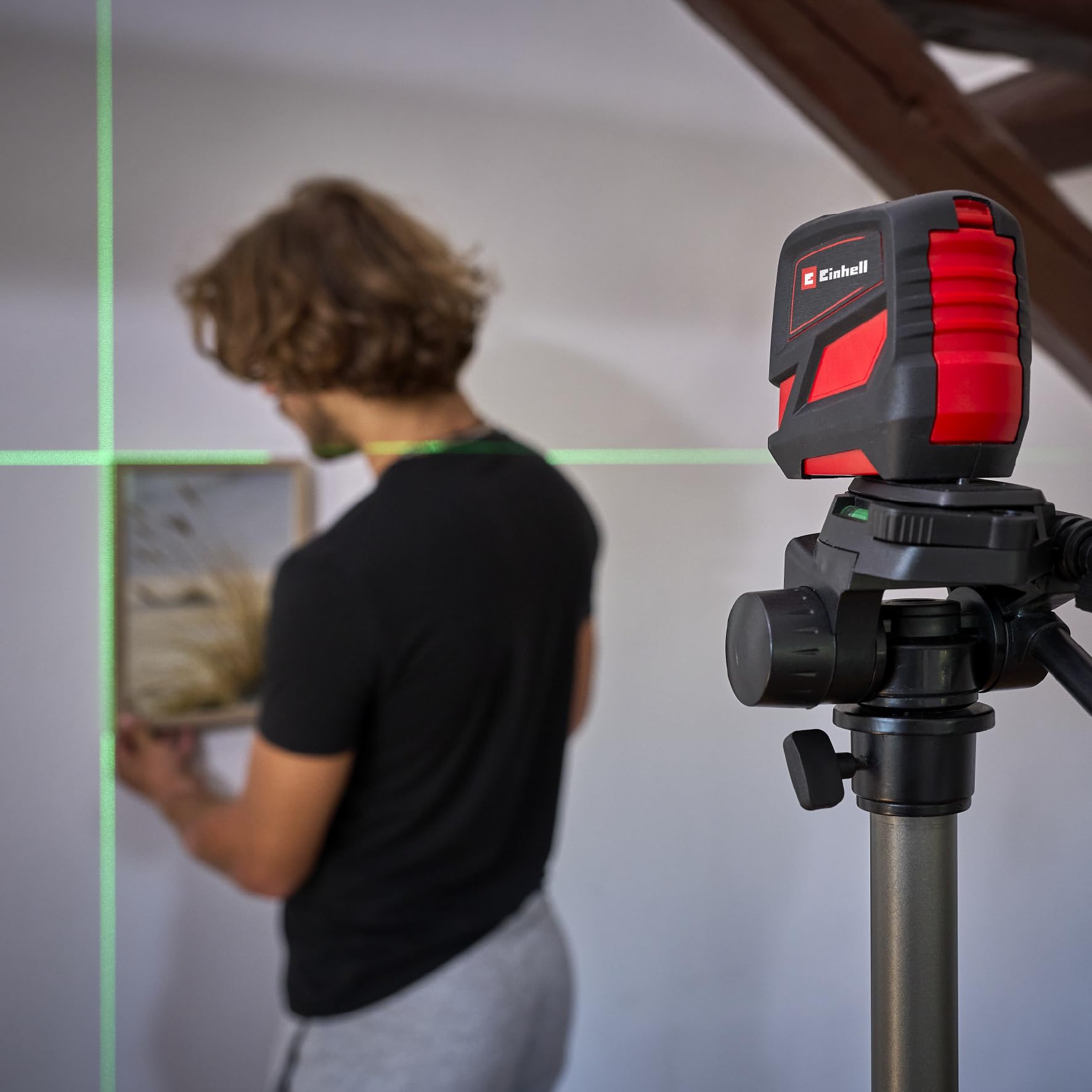 Einhell Kreuzlinienlaser TC-LL 2 G (selbstnivellierend, horizontale/vertikale grüne Laserlinien, digitale Wasserwaage, 1/4" Stativgewinde, inkl. Tasche & Universalklemme)