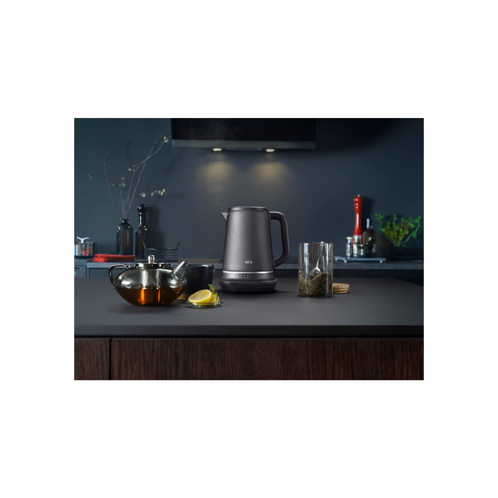 AEG Wasserkocher, 7 Temperaturstufen, 3-fache Sicherheitsabschaltung, Warmhaltefunktion, 1,7 Liter, Tropfschutz, Einfache Reinigung, 360° Basis, Anti-Rutsch, LED-Anzeige, Grau, K7-1-6BP