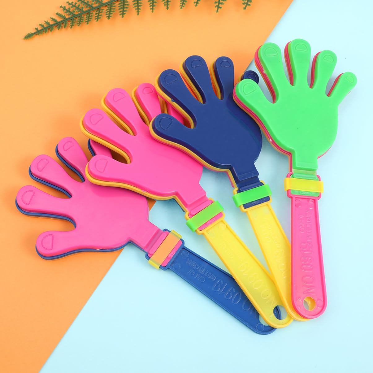 Didiseaon Lot de 20 Claquettes en Plastique pour Fête, Bruiteurs Faciles à Utiliser, Jouets pour Garçon et Filles et Adultes, Accessoires pour Mariages et Carnavals Couleur Aléatoire