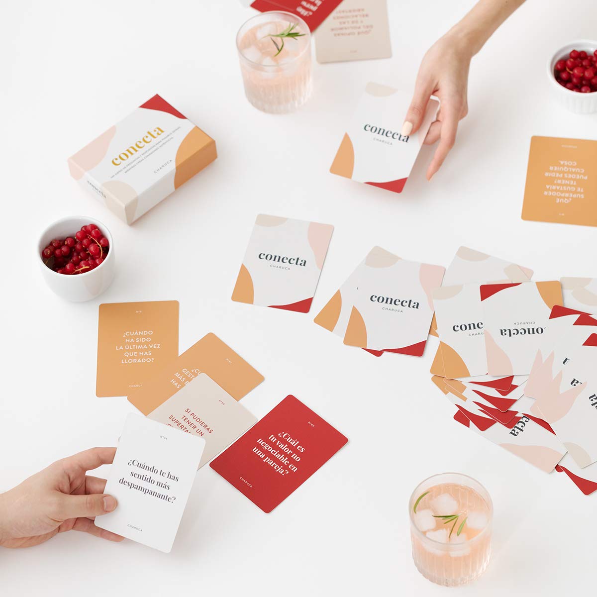 Conecta. Juego de Cartas. Juega con tu Pareja, con Tus Amigos, Sola respondiendo una Pregunta Cada día en tu Diario... Te aseguro Que sentirás la Magia de CONECTAR.