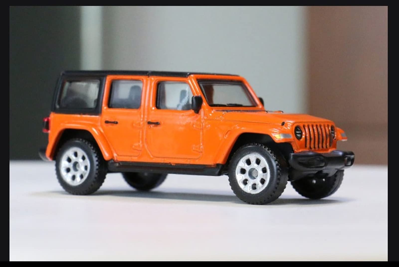 Amazon.co.jp: モデルカーのおもちゃ 1/64 ジープ ラングラー