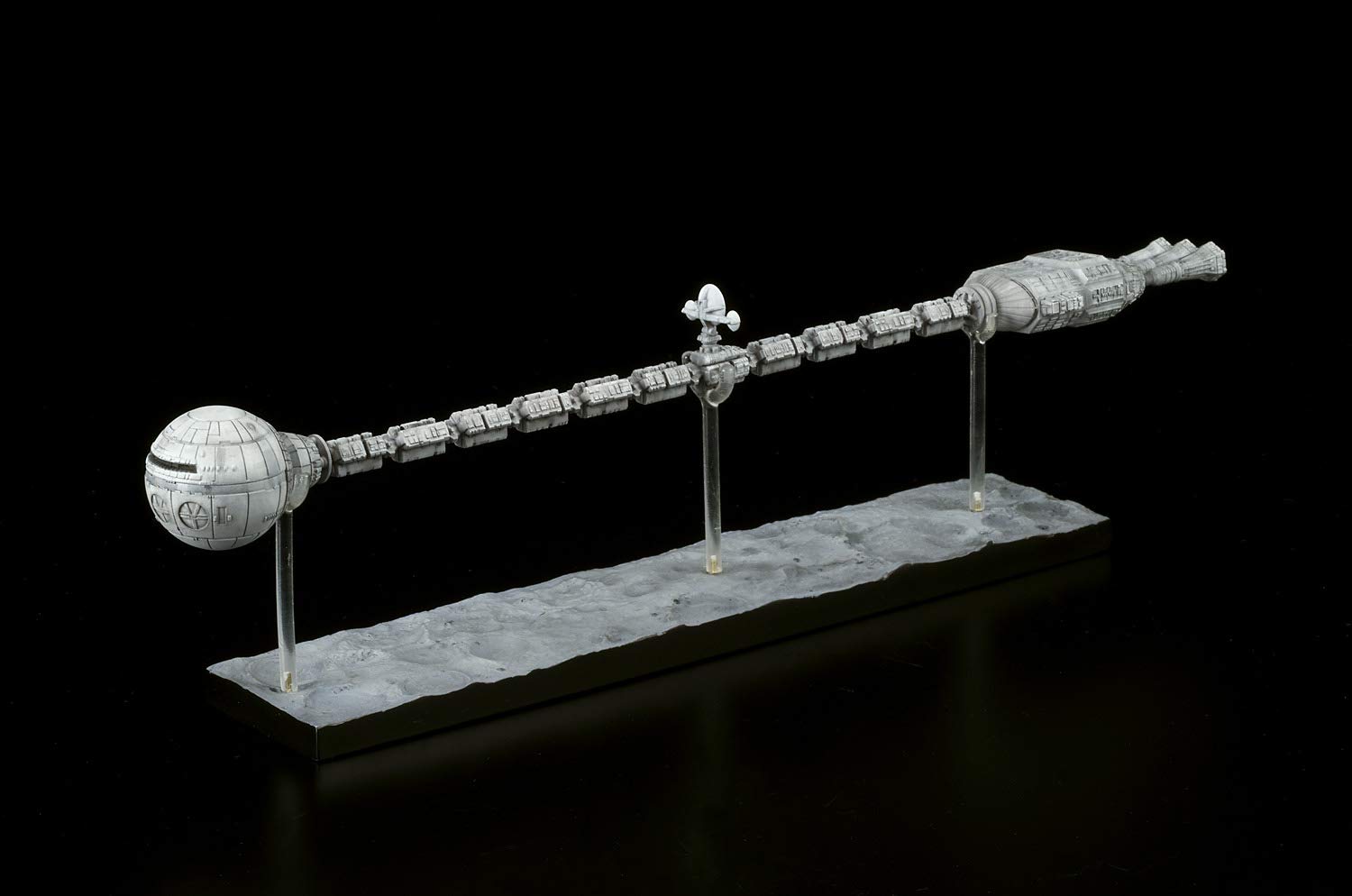 Amazon | 2001年宇宙の旅 ディスカバリー号 全長約250mm ABS製 塗装