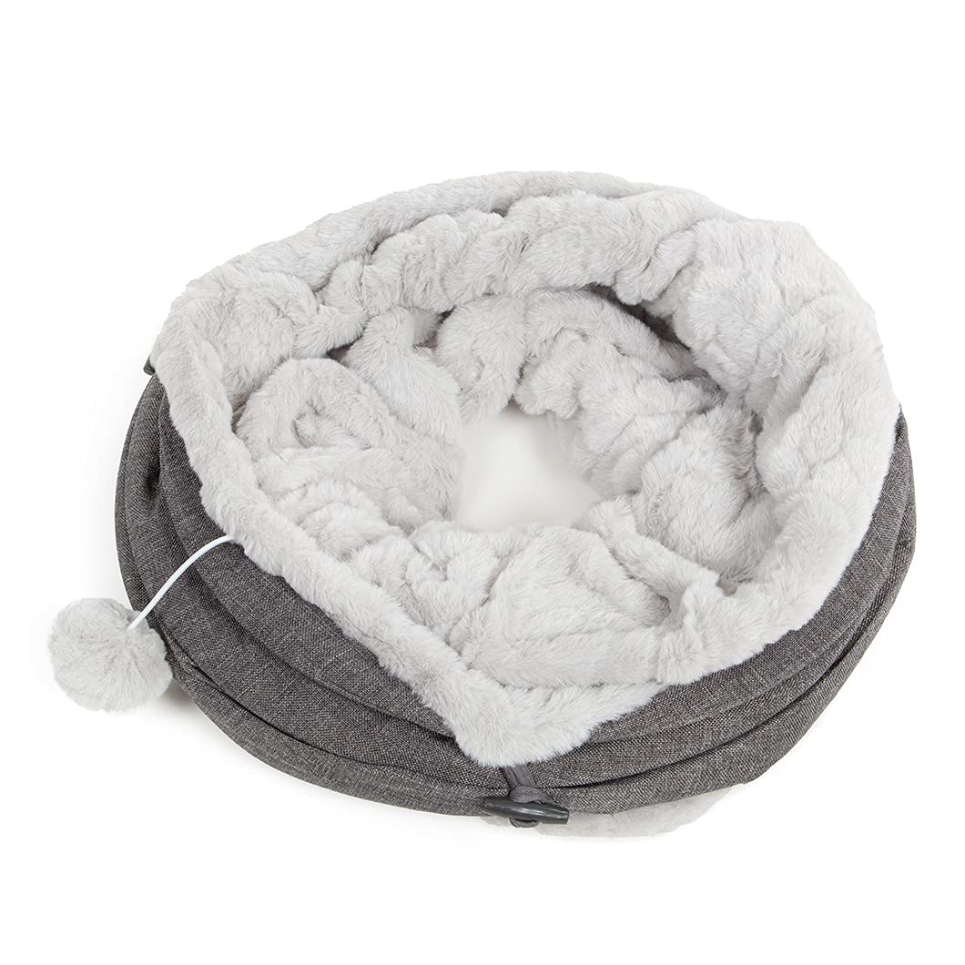 CanadianCat Company | Spieltunnel für Katzen mit Kuschelfell | grau | ca. 35 x 70 cm - Variable Form, integriertes Katzenspielzeug