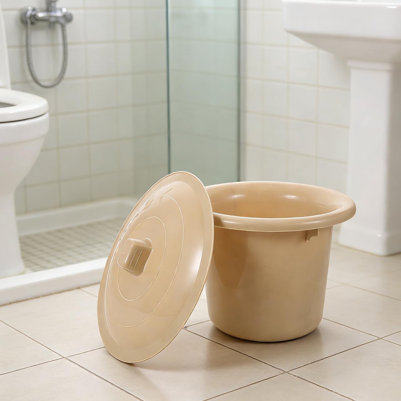 Pot de Chambre Adulte Seau Toilette Hygiénique Plastique avec Couvercle | Vase de Nuit Portable avec Couvercle Hermétique pour Chambre & Voyage. Seau Hygiénique Ergonomique en Plastique Épais
