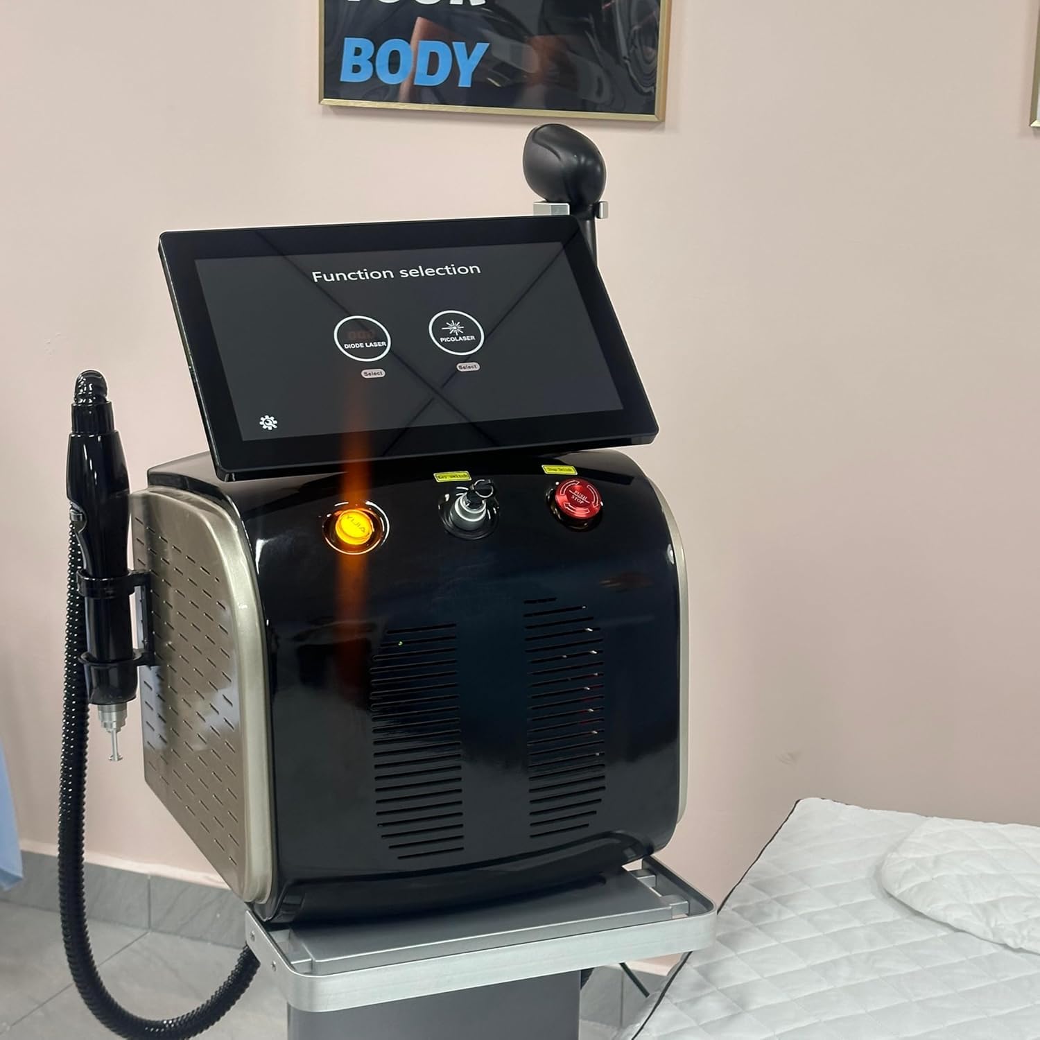 3 Longueur d'onde 755 nm, 808 nm et 1064 nm 2 En 1 Épileuse laser à diode avec rajeunissement de la peau en quelques secondes Machine de beauté anti-âge (noir)