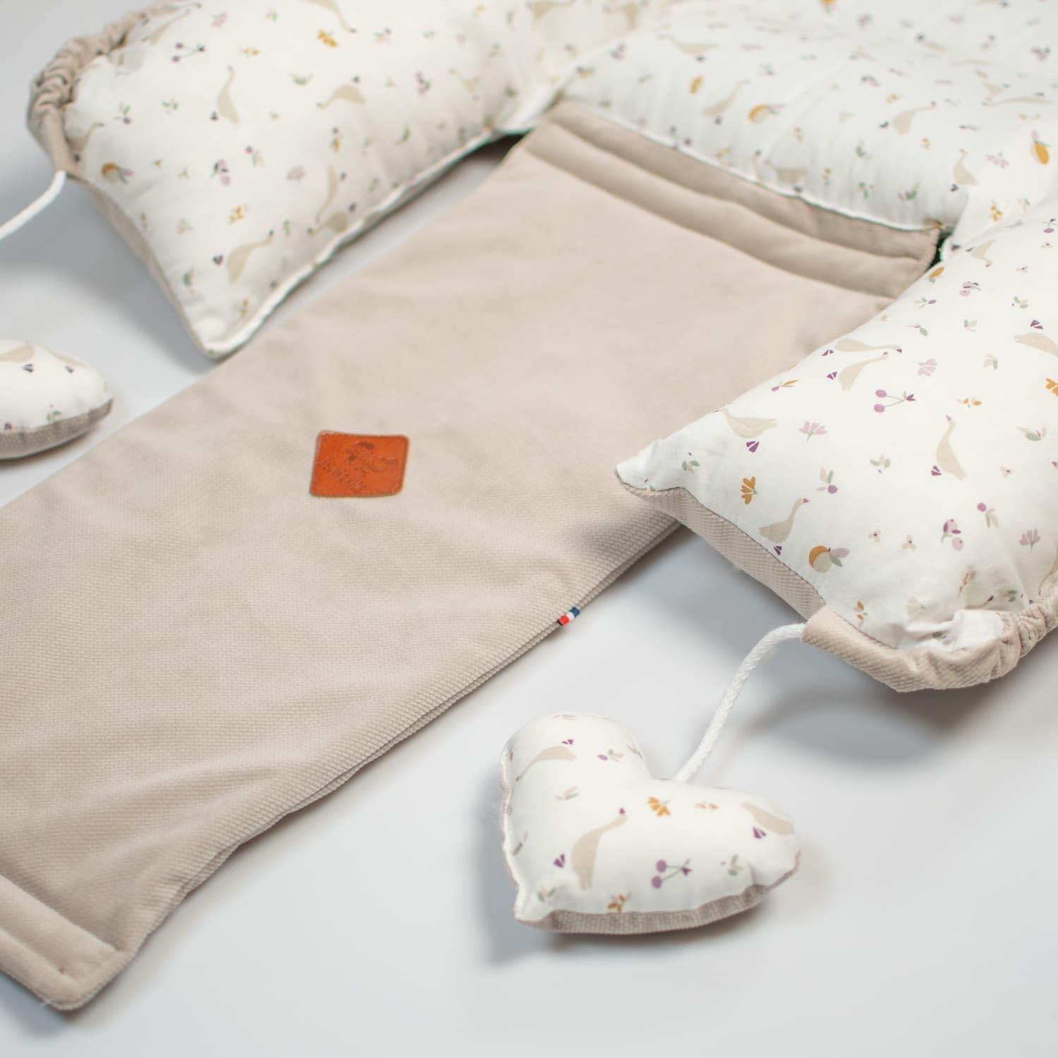 SEVIRA KIDS - Cocon bébé matelassé nid réducteur de lit, Sidonia - De 0 à 9 mois Made in France De 0 à 9 mois