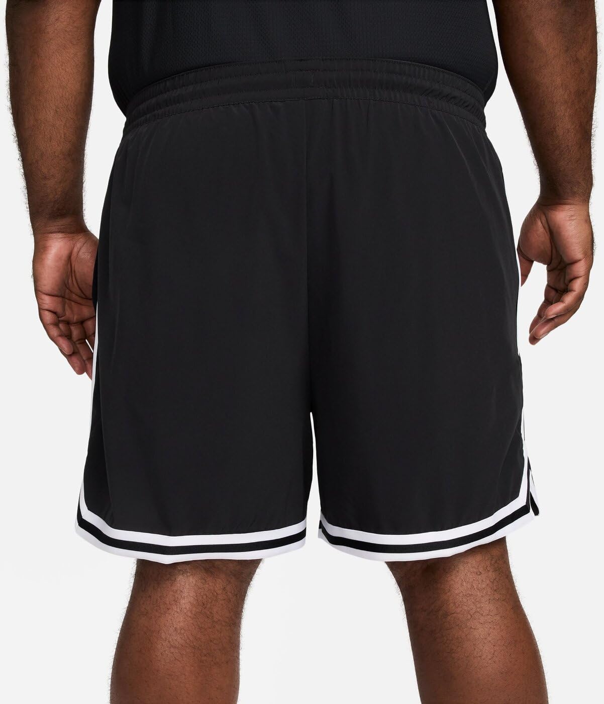 Nike Herren Shorts DNA 6in