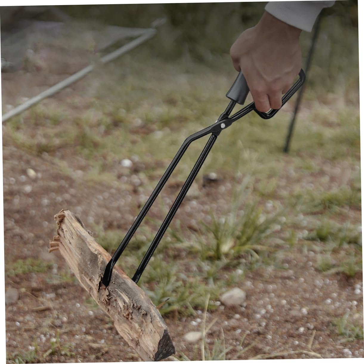 Pinzas largas de carbón para barbacoa, mango de madera resistente al calor, ideal para asar al aire libre y camping, construcción de hierro resistente para un manejo seguro y fácil