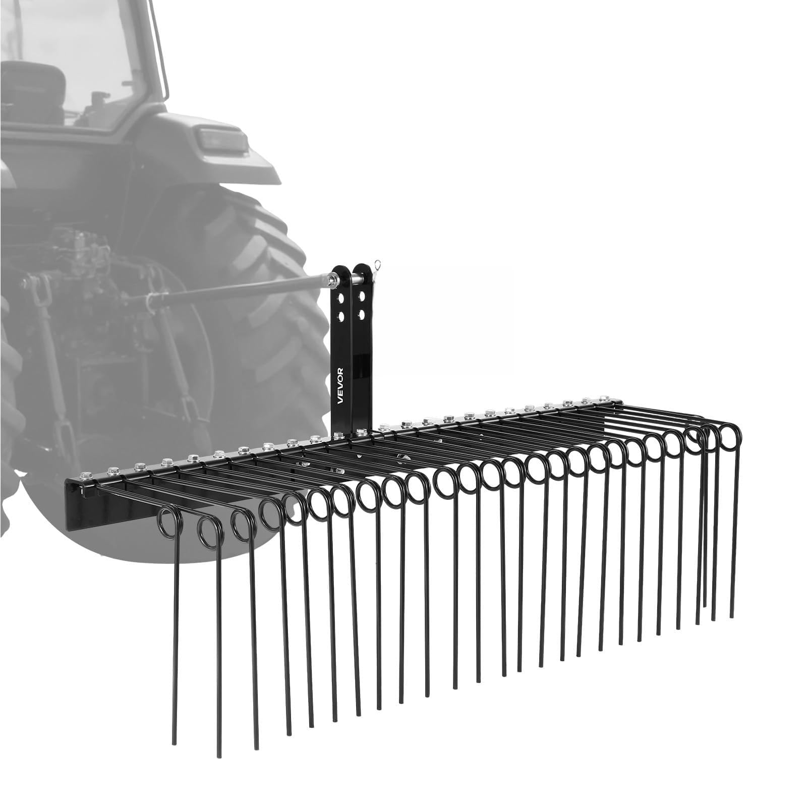 VEVOR Rastrillo para Tractor 150 cm de Ancho, Escarificador de Césped con 26 Púas de Acero Elástico, Compatible con Tractor de Categoría 1 con Enganche Tripuntal, para Jardinería Agrícola Limpieza