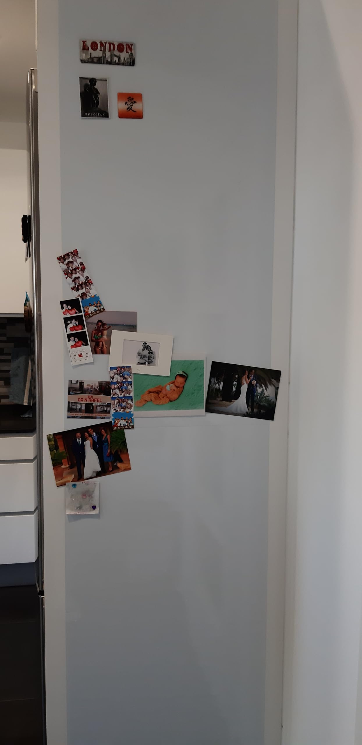 Tablica magnetyczna, tablica do notatek, samoprzylepna, listwy magnetyczne z 5 silnymi magnesami, do biura, do przypinania, na zdjęcia, dokumenty i dokumenty, do lodówki, zmywalna, magnetyczna (biała