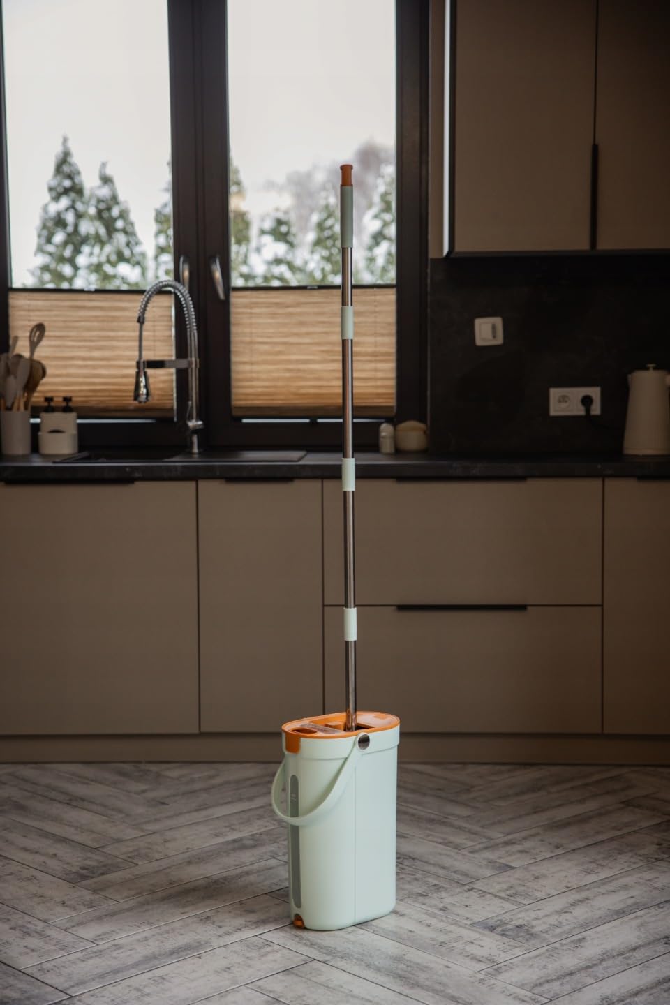 City Mopa Plana con Cubo – Sistema de Separación de Agua Limpia y Sucia, 2 Mopas de Microfibra, Limpieza Sin Marcas para Suelos, Azulejos y Parquet