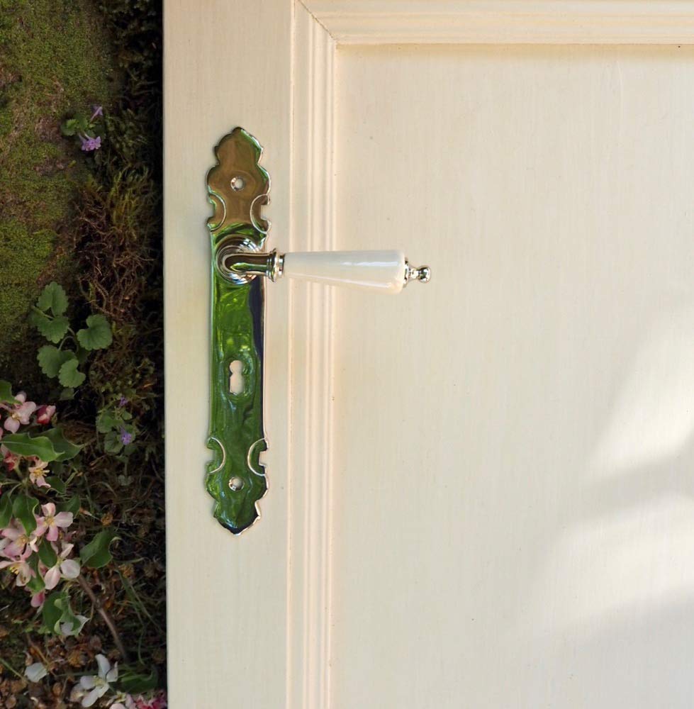 Antikas BB72 - Maniglie per porta in nichel lucidato con manico in ceramica bianco anticato + piastra lunga