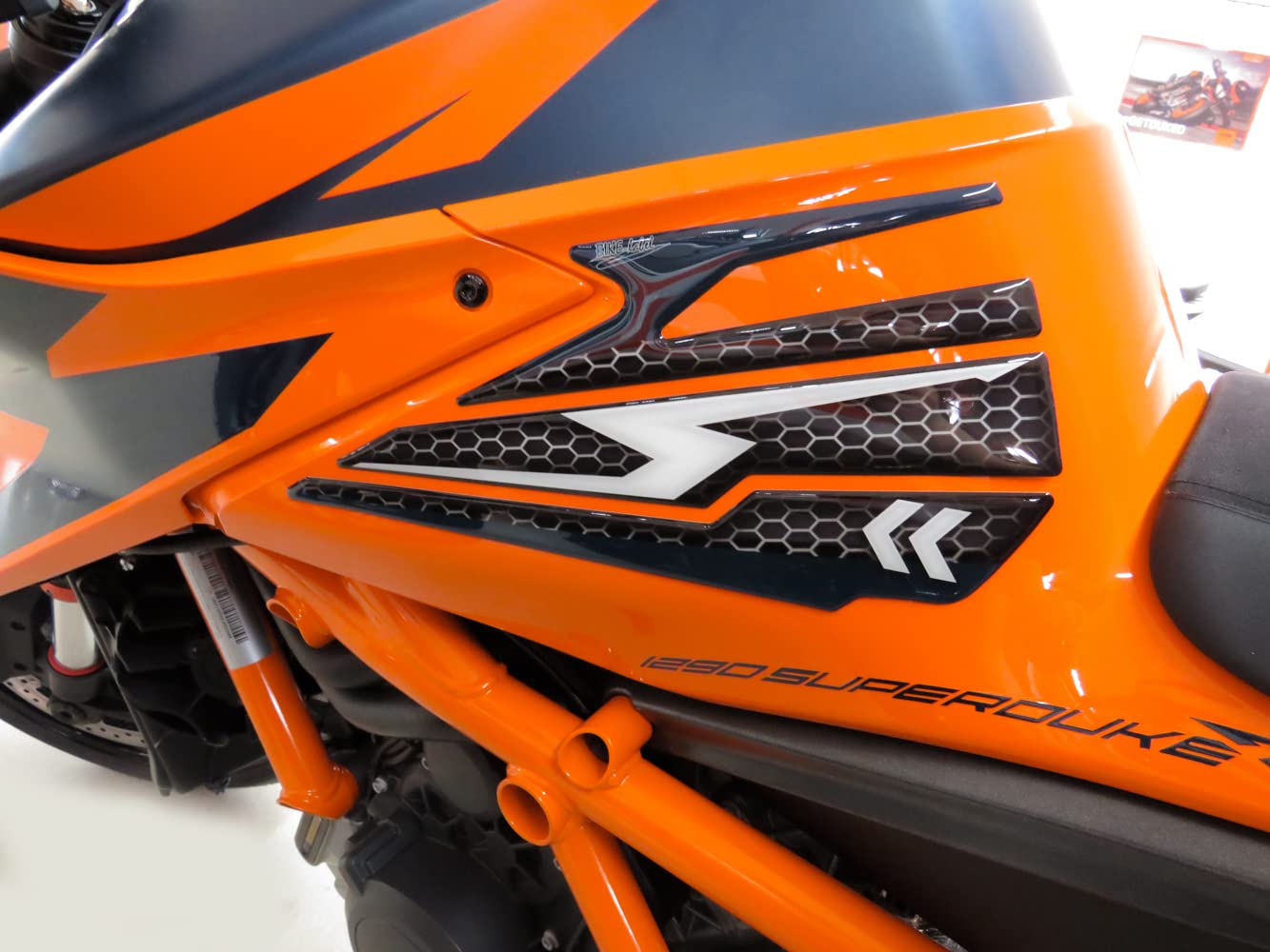 Grip de réservoir R&G Eazi Grip pour KTM 1290 Super Duke GT (16-18) - EZRG509CL