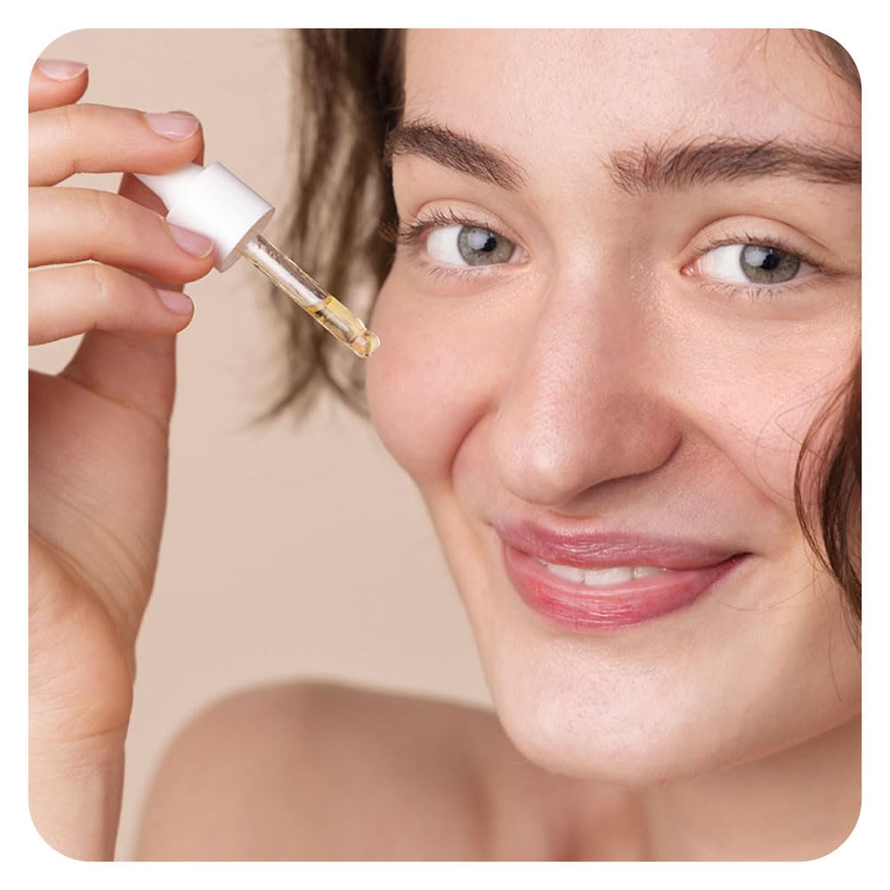 Blor Siero Concentrato Vitamina C Acidi Ialuronici per un Viso Radiante Giovane Antiossidanti e Idratazione Profonda Cura Cosmetica Made in Italy