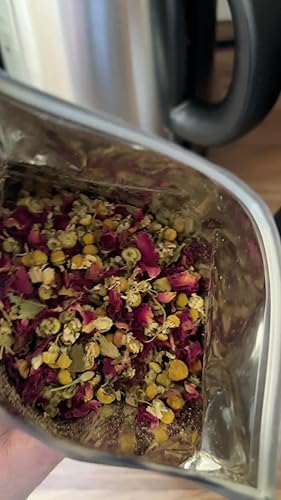 Boisson Au Thé à La Camomille Théière Et Tasse Avec Du Thé à La Camomille Et Des Fleurs De