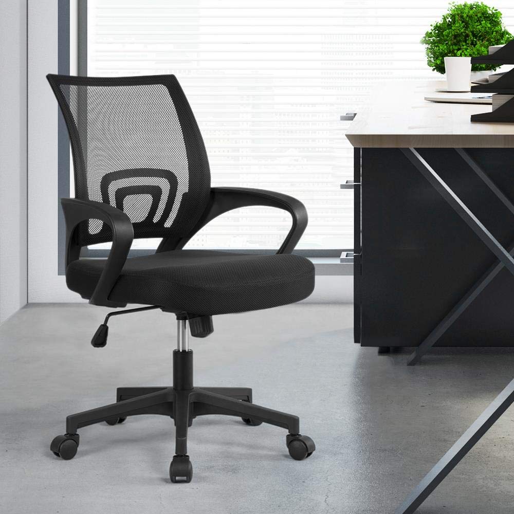 Sedia da Ufficio Scrivania con Rotelle Girevoli e Braccioli Ergonomica Lombare e con Altezza Regolabile Imbottita e Rete Traspirante Portata 136 kg Nero