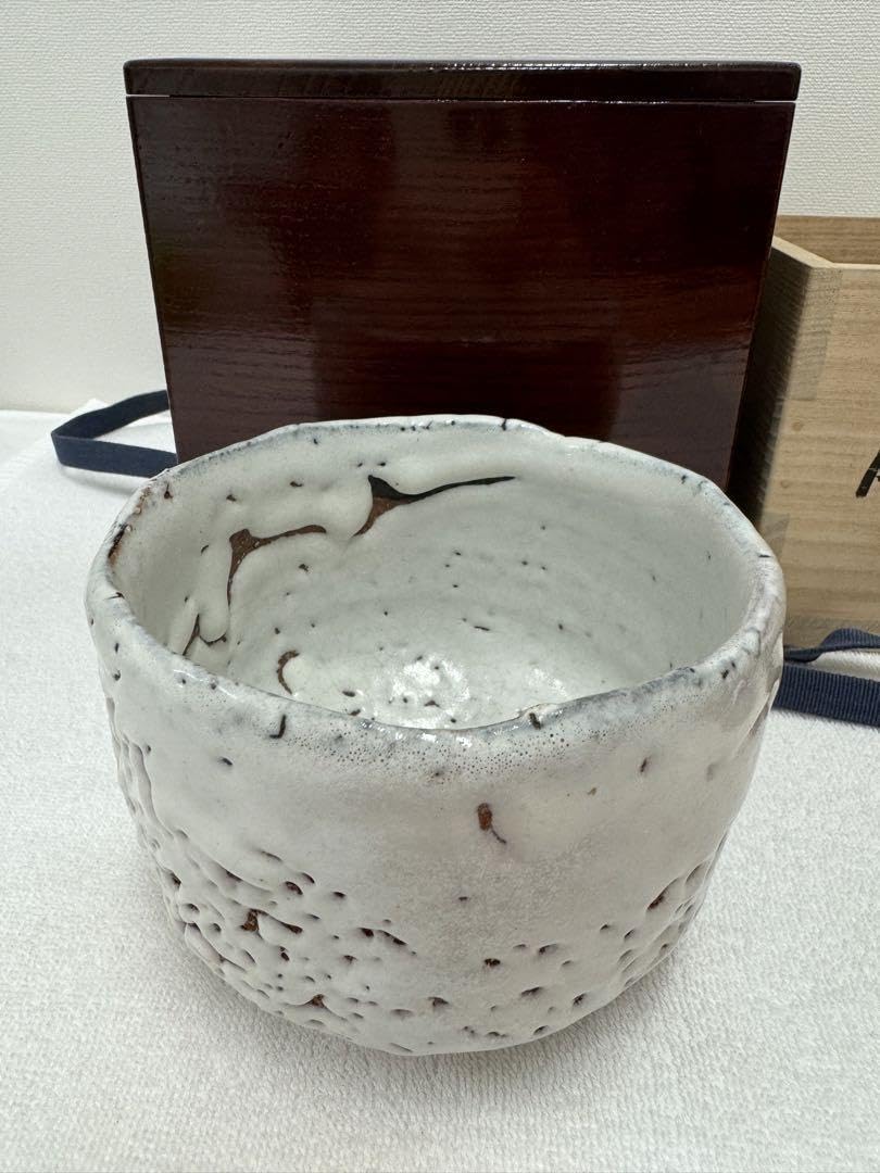 Living National Treasure Eleventh Miwa Kyuzo Shirahagi Rice Bowl. *Wooden box not included if shipped overseas