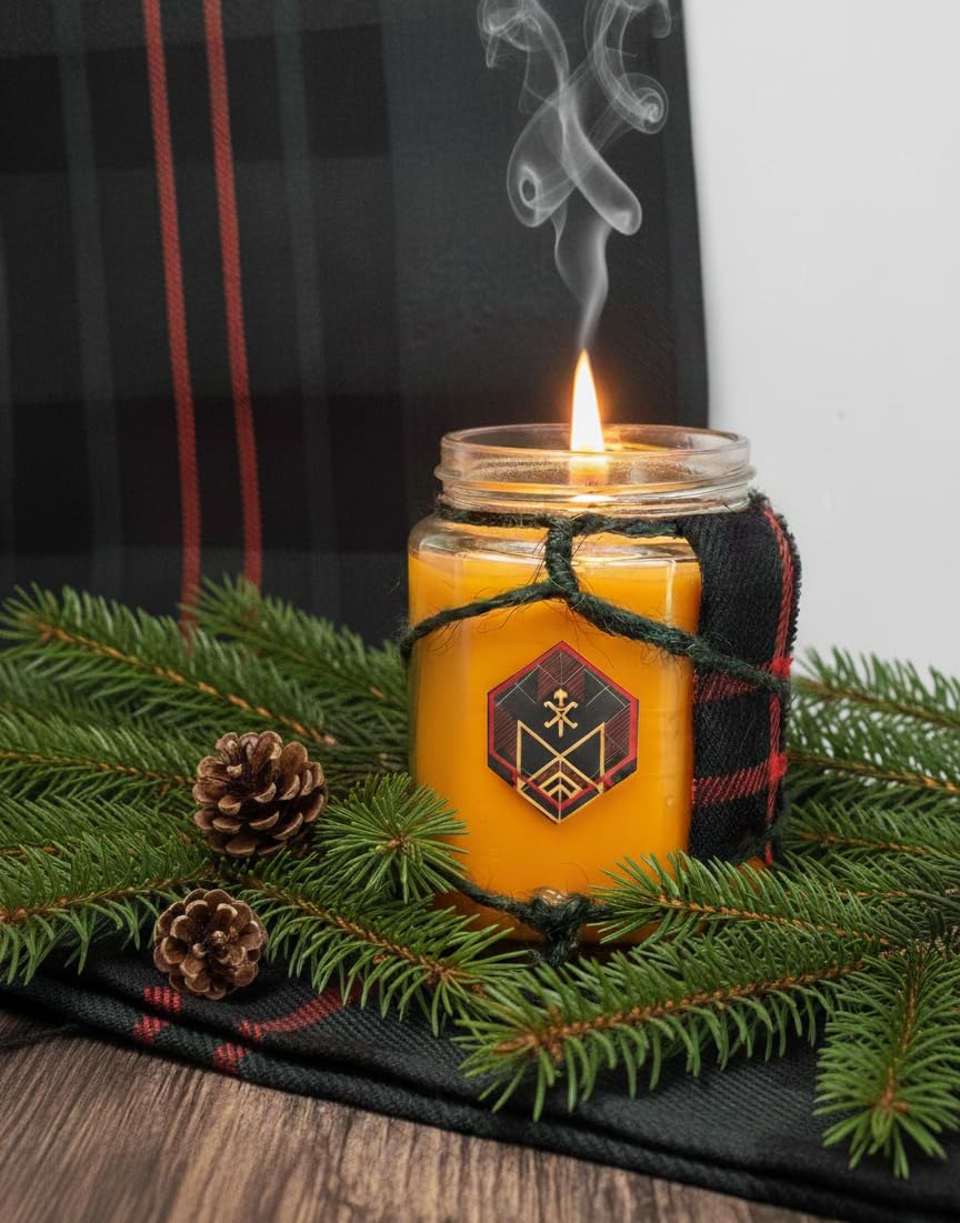 Pure Beeswax Scented Candle – Pine – Non-Toxic, Clean Burning Hand-Poured Natural Wax – Long Lasting 35hrs Burn Time – 130g Jar