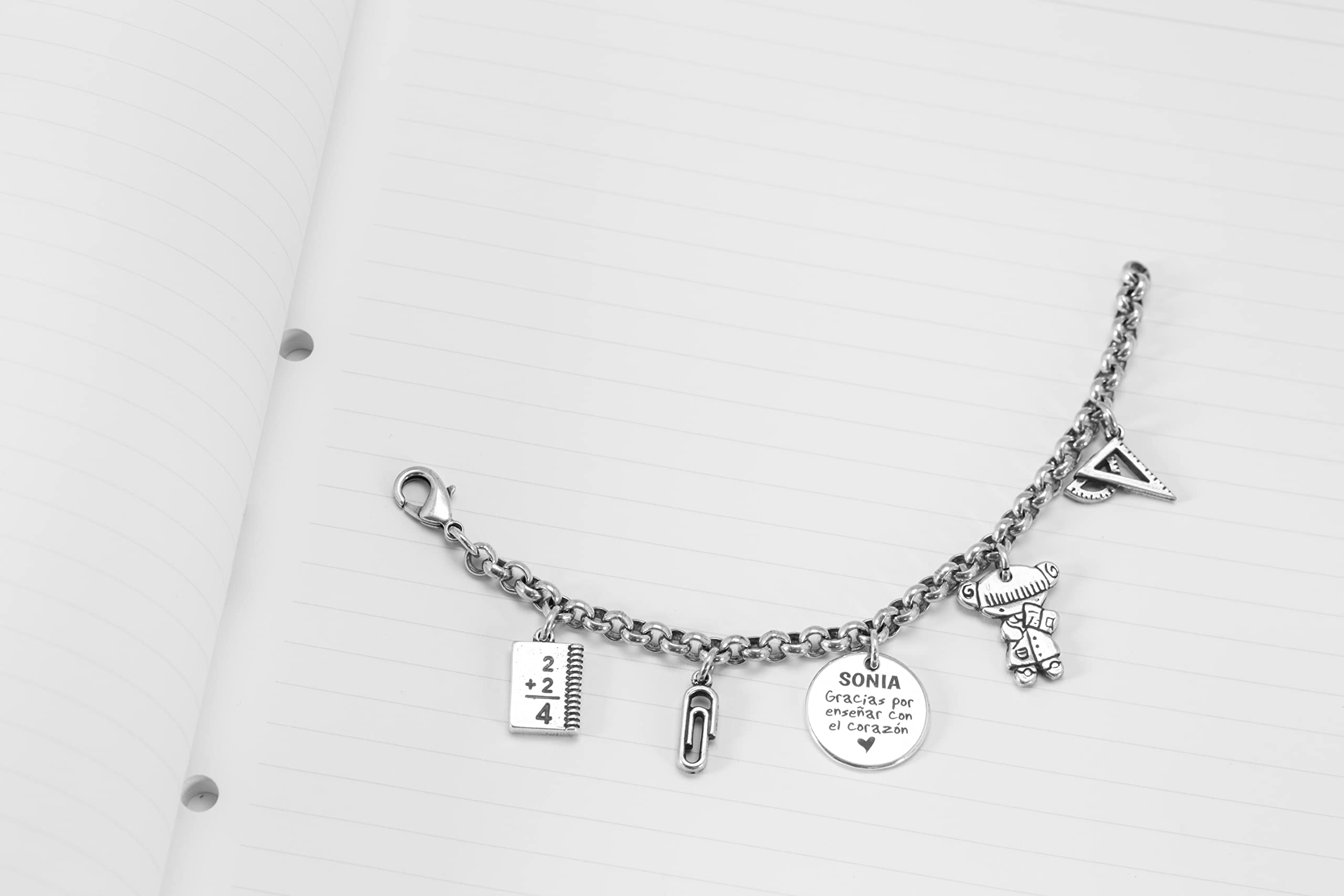 Pulsera charms PROFE. Pulsera de eslabones especial profesoras. Regalos para profesores. Ideal para regalar en fin de curso. Regalos personalizados y originales para profes.