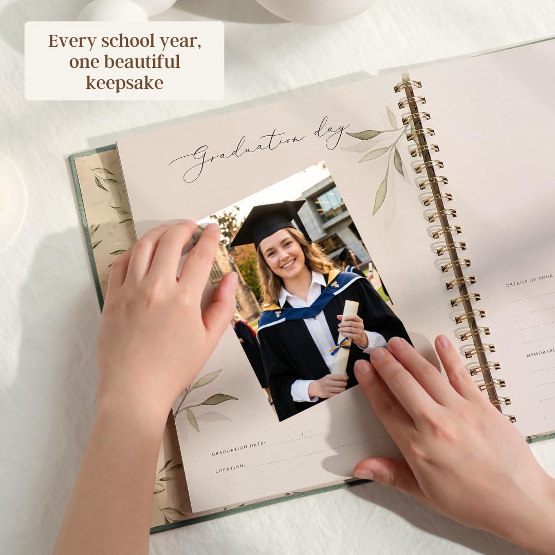Peachly Erinnerungsbuch für Schuljahre und Schulfotoalbum, Andenken, Smaragd | Schulanfang & letzter Schultag, PreK-12 Organizer und Sammelalbum für Kinder, Schulbilder, Fotos und Erinnerungsstücke