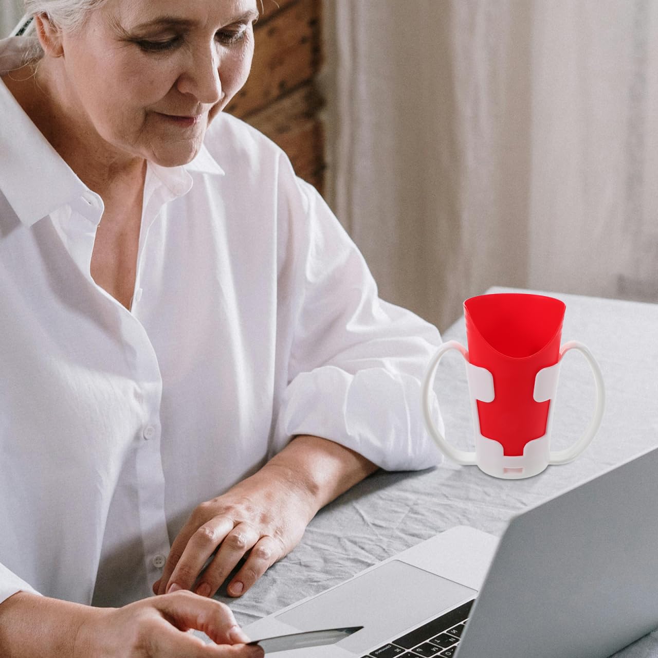 Healvian Gobelet À DéCoupe Nasale Avec PoignéEs Et Support Amovible Tasse Adaptative En Pp Pour Aide À La DéGlutition Des Personnes ÂGéEs Et RééDucation 4.76X2.91X2.91 Pouces