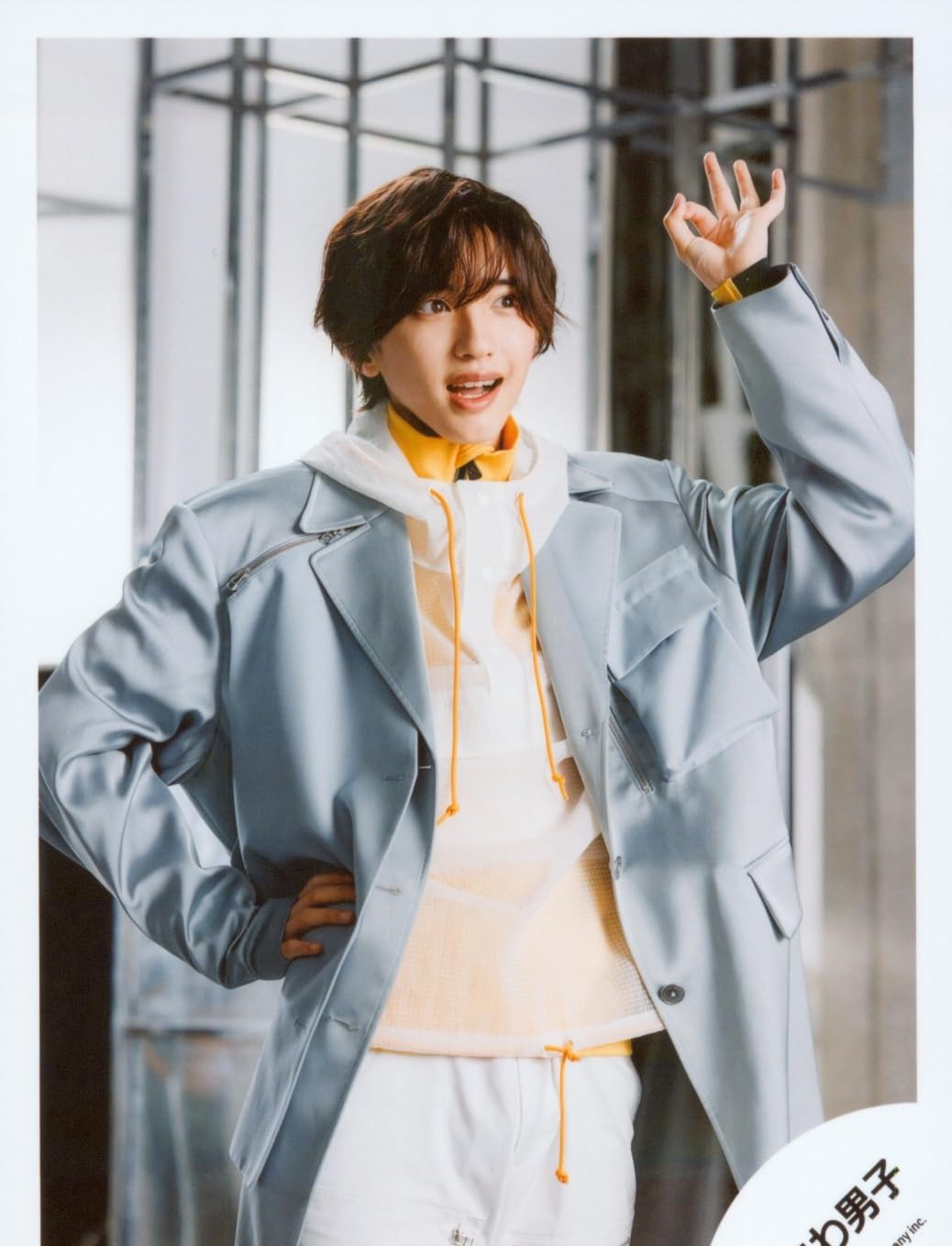 Amazon.co.jp: なにわ男子 公式 生 写真（道枝駿佑）J02374 : おもちゃ