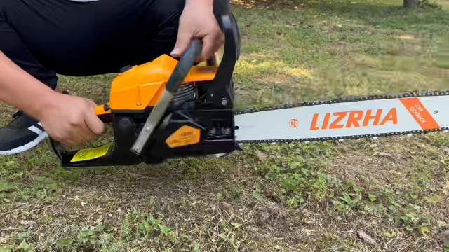 62CC Handheld Gasoline Chainsaw 20 Inch Top Handle 4.2 HP 2 Stroke