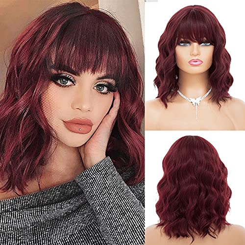 Short Wavy Wigs With Bangs Shoulder Length Wine Red Wavy Wig With Bangs for Women Synthetic 14 Inch Burgundy Bob Wavy Wigs for Daily Party Cosplay Use