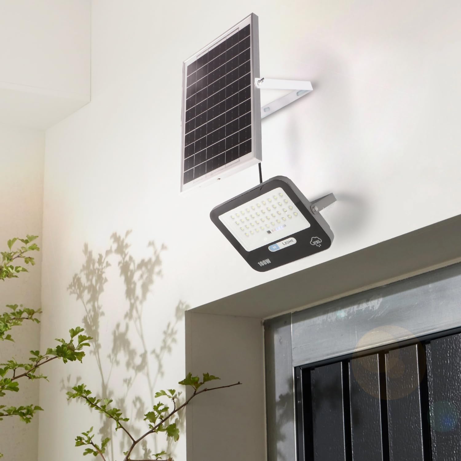 M Ledme - Foco Solar Led 100W con mando a distancia, 1000 lumens, regulable intensidad de luz, IP65, Color Luz Fría (6000k), batería de gran capacidad 10.000 mAh. Longitud del cable 2,10M