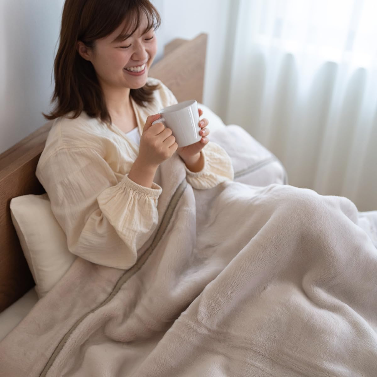 Amazon｜西川 ニューマイヤー 毛布 シングル 無地 軽量 薄手 吸湿 発熱